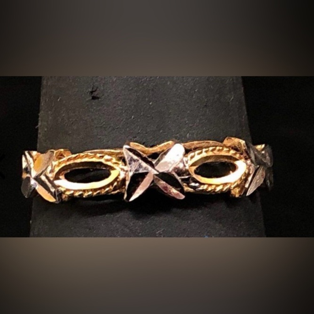 10k Yellow Gold XOXO Band Ring
